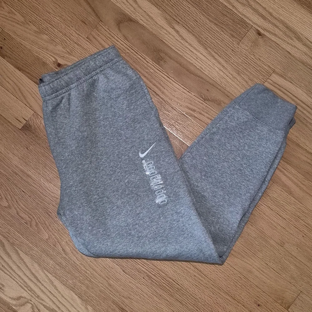 NEW Nike Men's Large Light Gray Solo Swish Joggers NWT - Picture 1 of 7